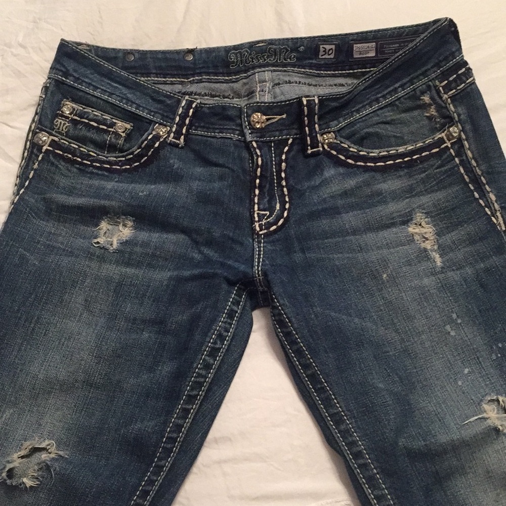 Cropped jeans with frayed hem